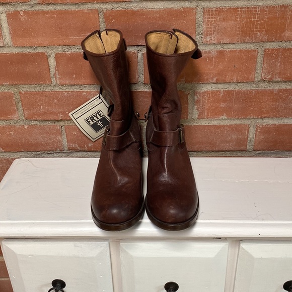 Frye Women's Veronica Back Zip Short Boots - Picture 4 of 11